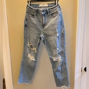Hollister Curvy High-Rise Mom Jean